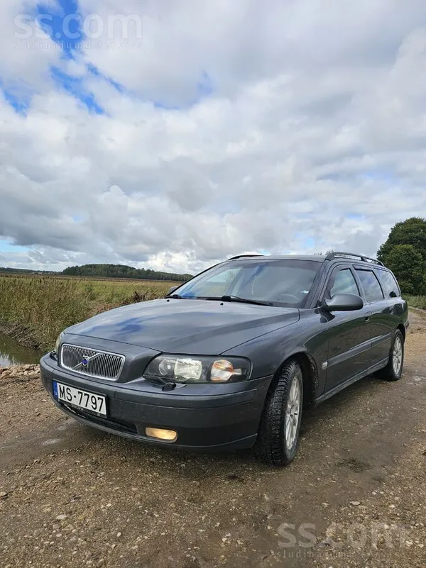 Volvo V70 2003, 2.4D dīzelis, Automāts, Universāls, Pelēks — Latvijā