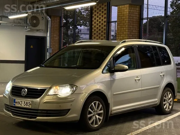 Продаю VW Touran 2010 года (facelift), коробка автомат, двигатель 1.9 дизель