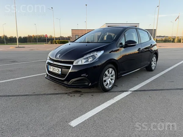 Tikko no Francijas. 
Pārdod Peugeot 208 hečbeku ar ekonomisku un jaudīgu 1.