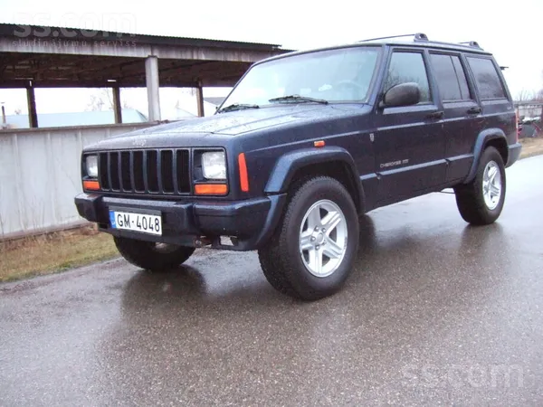 Jeep Pārdodas labs auto, viss darbojas, slēdzas. Varu i