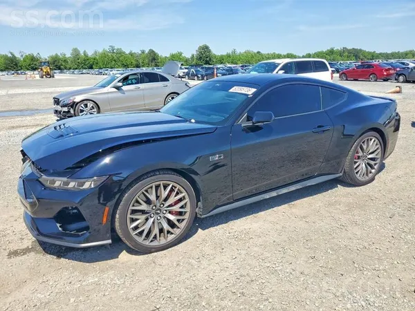 Ford Mustang - 1