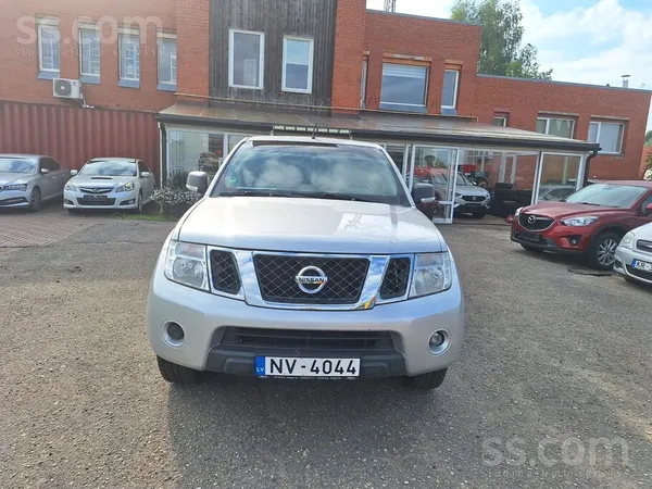Nissan Nissan navara 140 kw. Darba mašīna. 2 atslēgas. Ja
