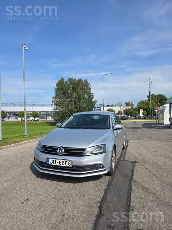 Volkswagen Jetta - 1