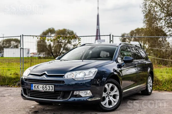 Citroen C5 ar 2.0 litru dīzeļdzinēju un manuālo ātrumkārbu. 
Ļoti bagātīgi