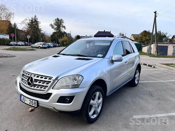 Auto ir labā stāvoklī, restailings, bez pnevmo, alkantaras salons, uztaisīta