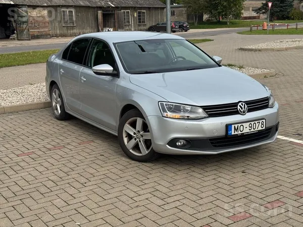 Volkswagen Pārdod VW Jetta 2014.gada ar tikko izietu TA. 