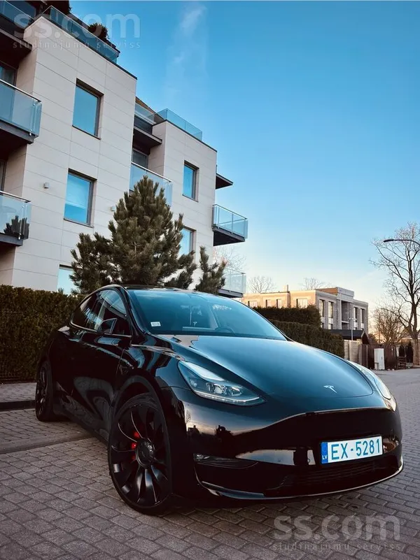 Tesla Новый техосмотр на 2 года . Владелец продает полне
