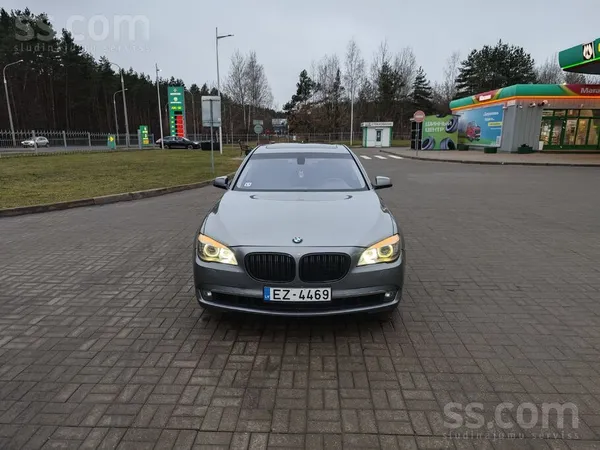 BMW 740