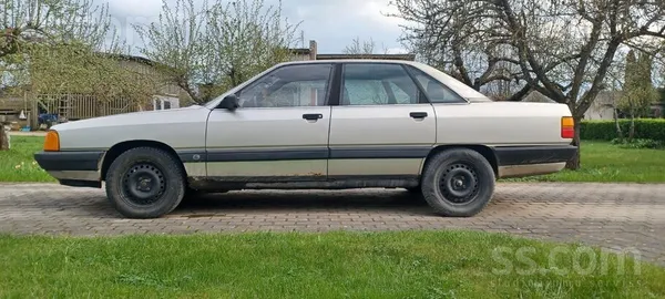 Audi Audi 100.Rūc brauc, bremzē. 