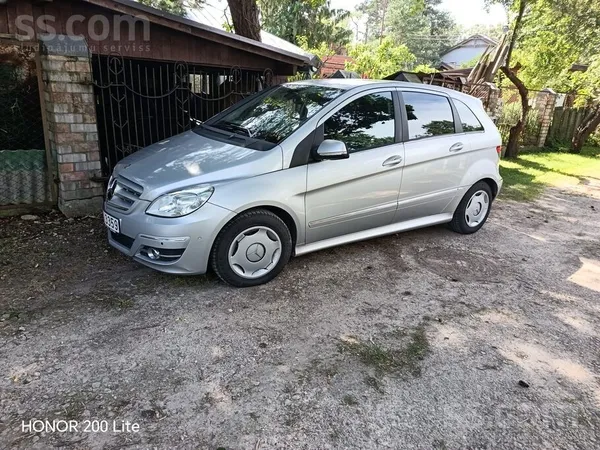 Mercedes B180 2011, 2.0D dīzelis, Automāts, Universāls, Sudrabs — Latvijā