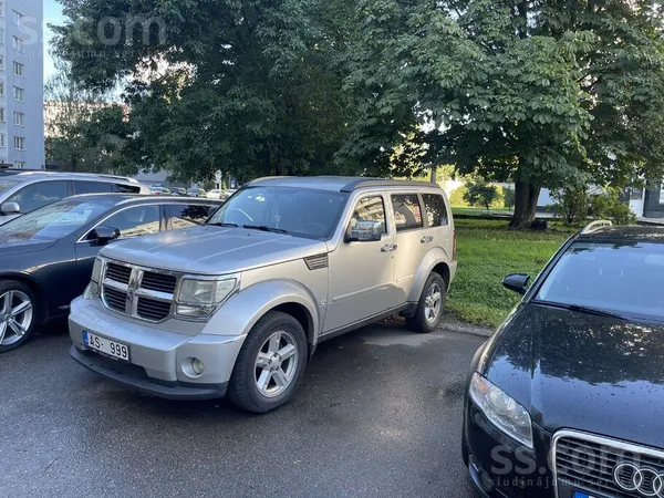 Dodge ТО до ноября, разбито стекло крышки багажника, ном