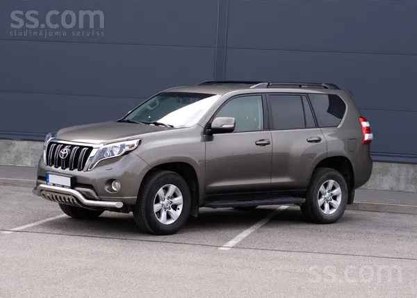 Toyota Pārdodu 2017. gada izlaiduma „Toyota Land Cruiser 