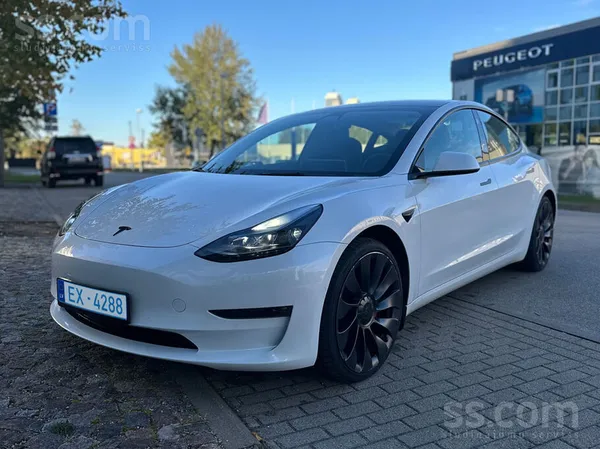 Tesla Auto ir uz uzņēmumu, netto cena bez pvn 20, 041 Eu