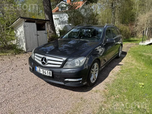 Mercedes Mercedes C250 2012 ar Amg deisgn paku. Sport mode