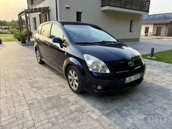 Toyota Pārdodu Toyota Corolla Verso 2.2 D4D (nav d-cat), 