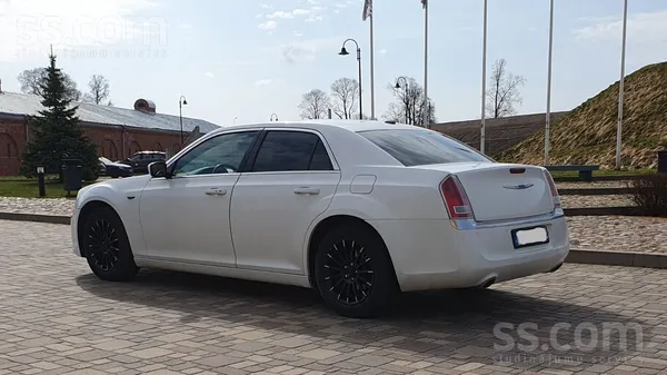 Chrysler Машина в очень хорошем, досмотренном состоянии. Чё
