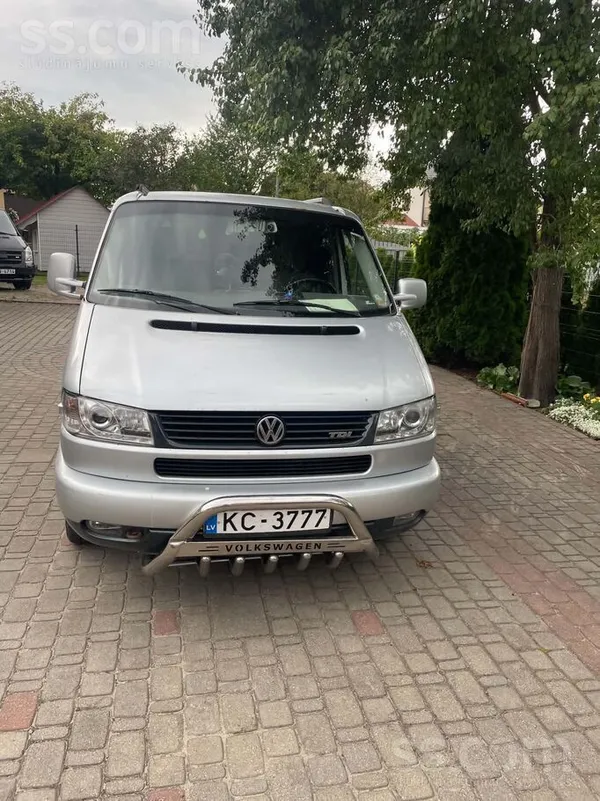 Volkswagen Caravelle - 1