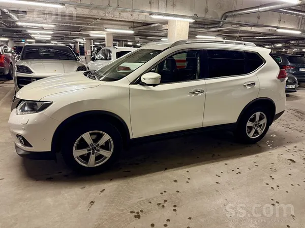Nissan X-Trail 1.6 dīzelis ar bagātīgu komplektāciju. 
Līniju asistents,