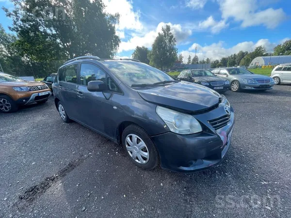 Toyota Corolla Verso - 1