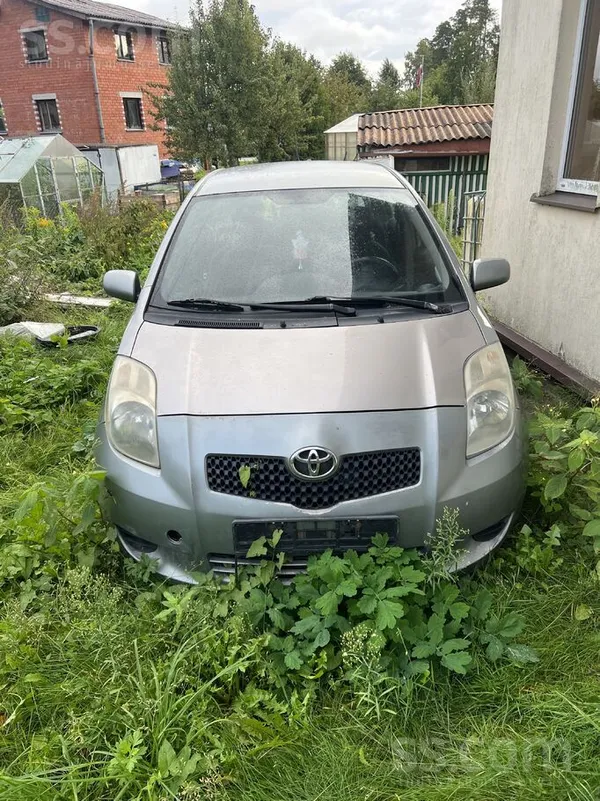 Toyota Yaris - 1