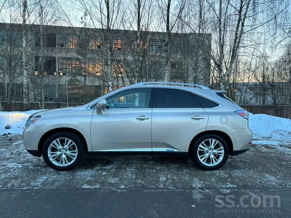Lexus Saistībā ar jauno auto iegādi. 