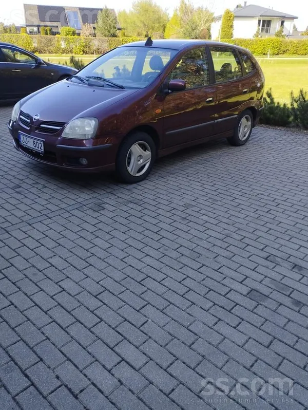 Nissan Almera Tino