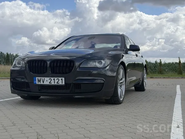 BMW Pārdodu koptu un lolotu BMW 750i F01 (M Package) S