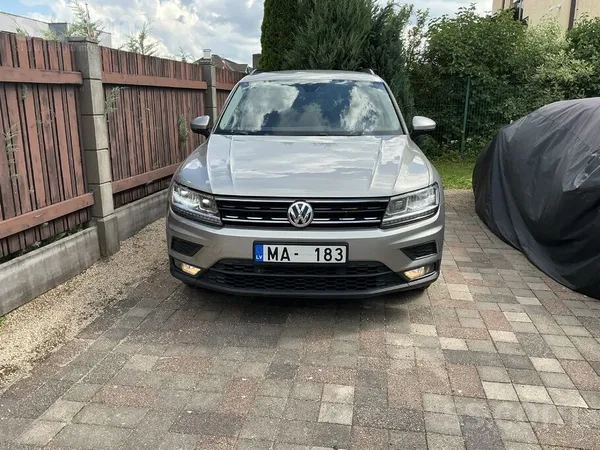 Volkswagen Продаю VW Tiguan 2.0 дизель . 110kw. Автомат 7ст. 