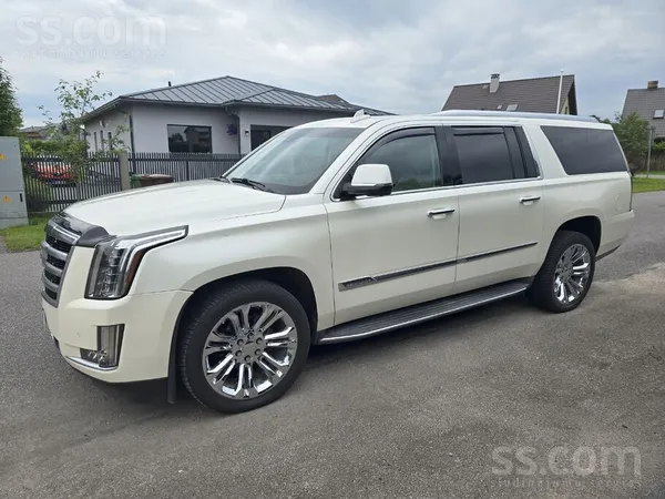Cadillac Esv garā versija, ekonomisks jo pārslēdza no V8 uz