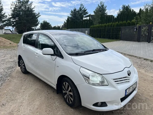 Toyota Verso 2012, 2.0D dīzelis, Manuāls, Hečbeks, Balts — Latvijā
