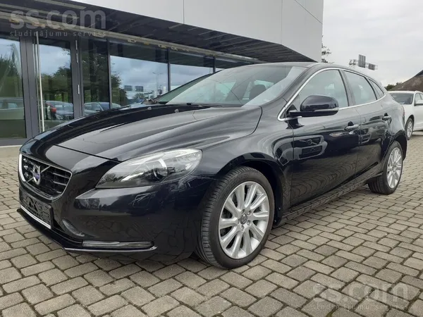 Volvo V40 D3
Summum-komplektācija. 
110kW-5cilindru motors
Auto atvests n