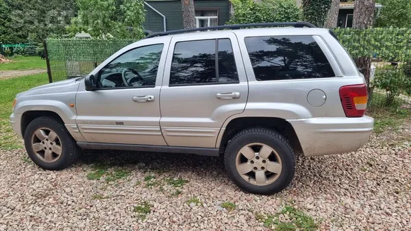 Jeep Grand Cherokee - 1