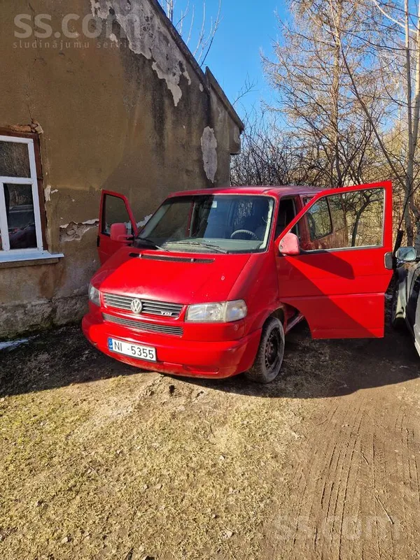 Pārdodu Multivanu 2.5Tds ļoti jaudīgs motors un ļoti ekanomisks 7.lit divi g