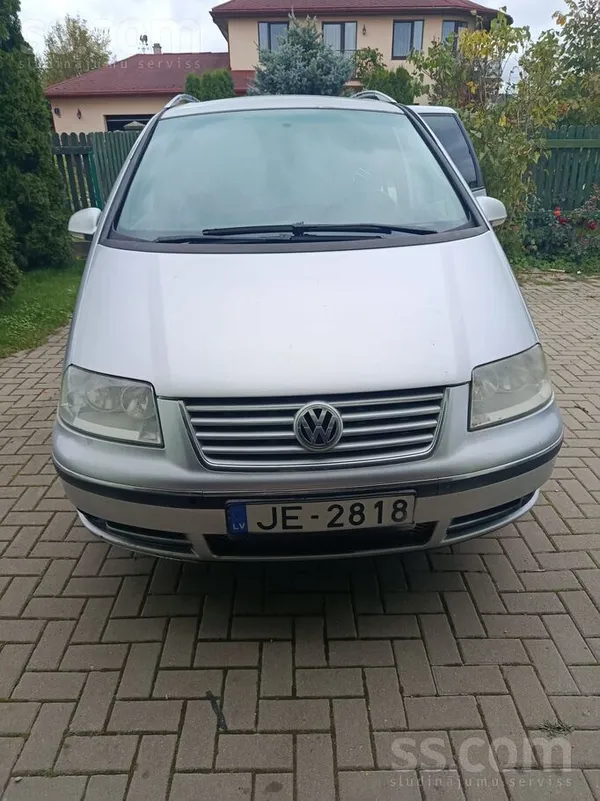 Uzņēmums pārdod uzticamo Vācu kvalitāti VW sharan ar 7 vietām. Auto brauc kā
