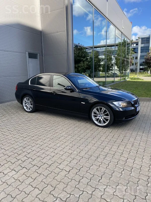 Pardodu BMW 325 benzīns ar manualo kārbu. Bez rūsas. Un tiko izietu TA
Ir s