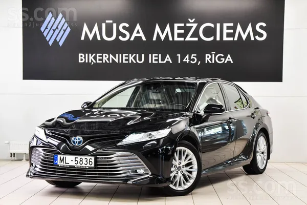 Toyota Camry - 1