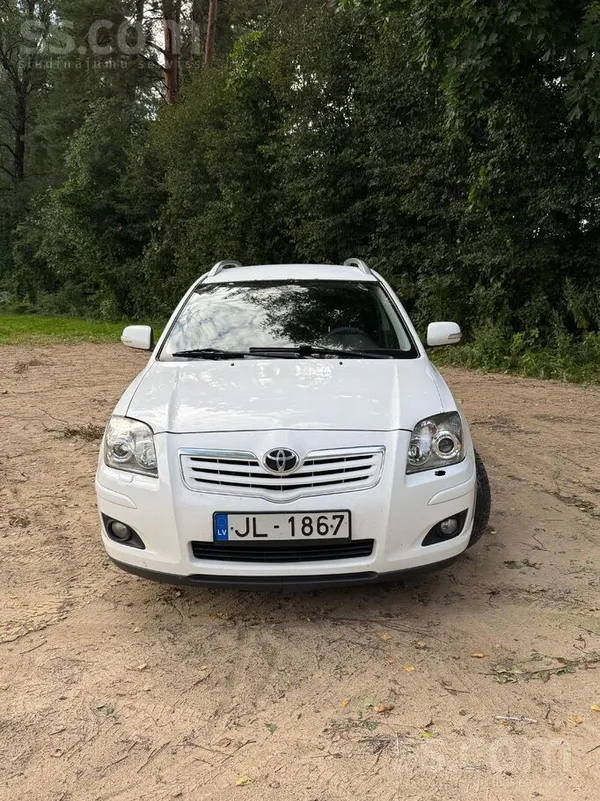 Toyota Avensis - 1