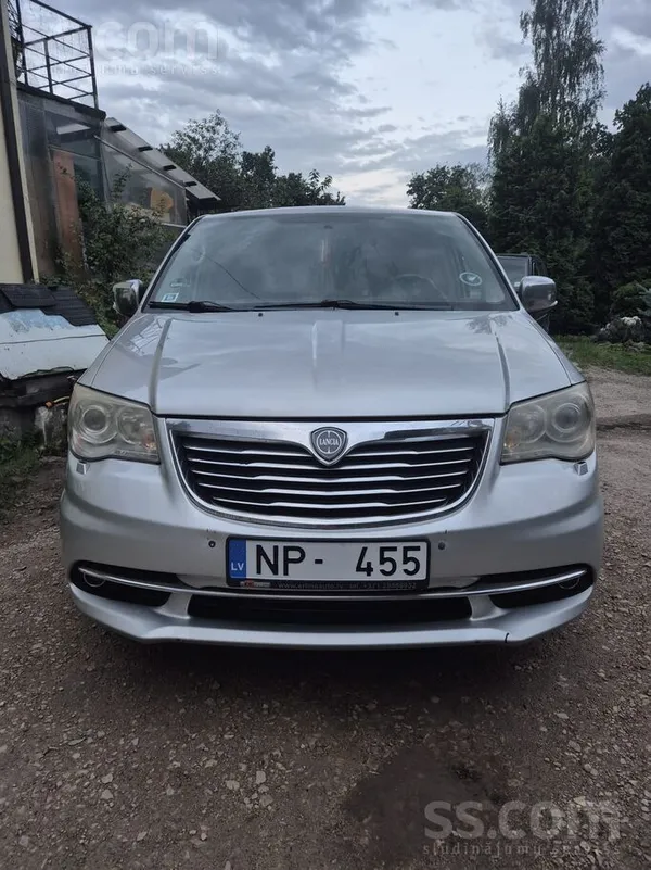 Lancia Voyager 2011, 2.8D dīzelis, Automāts, Furgons, Sudrabs — Latvijā