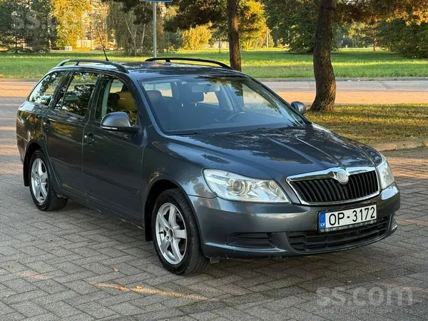 Skoda Octavia 2009, 1.6D dīzelis, Manuāls, Universāls, Pelēks — Latvijā