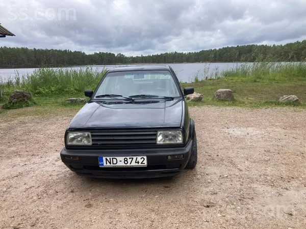 Volkswagen Jetta - 1