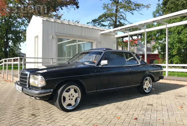 Mercedes Mersedes 123 Coupe, mīlēts melnais kumeļš diesel 2