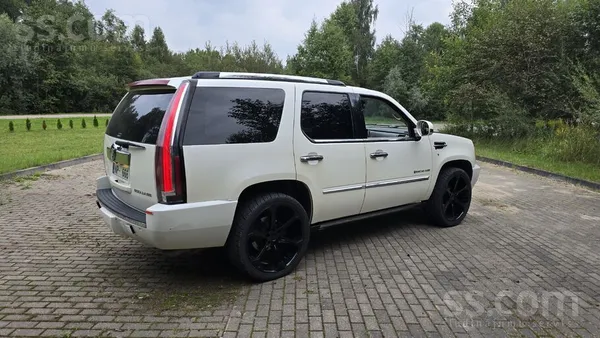 Cadillac Продаю свой Cadillac Escalade 2009 года. Машина в