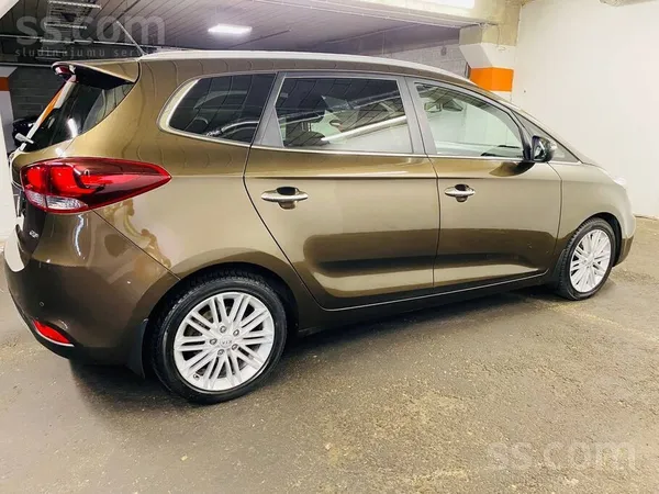 KIA Carens