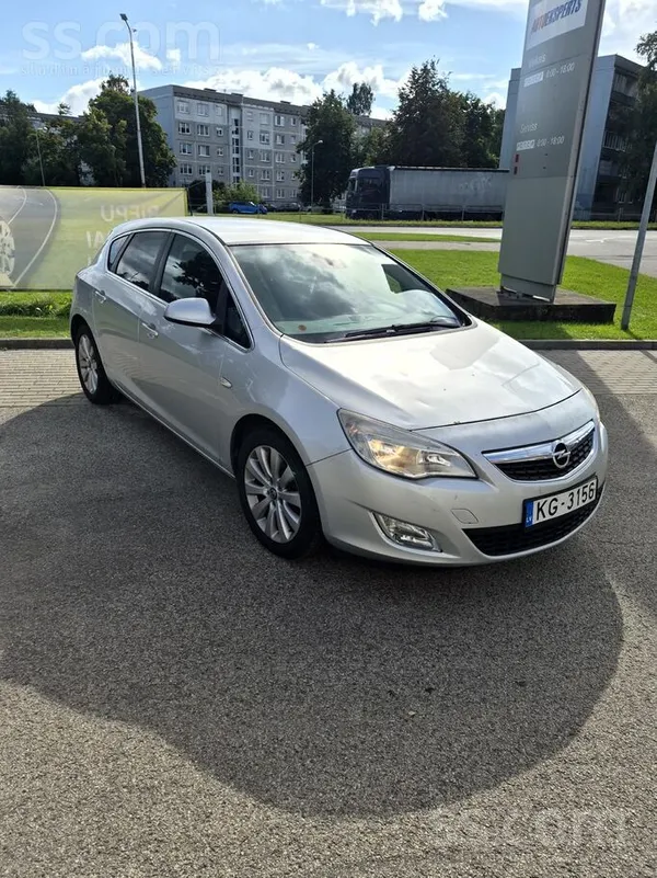 Opel Auto labā tehniskā stāvoklī, nesen izieta tehniskā