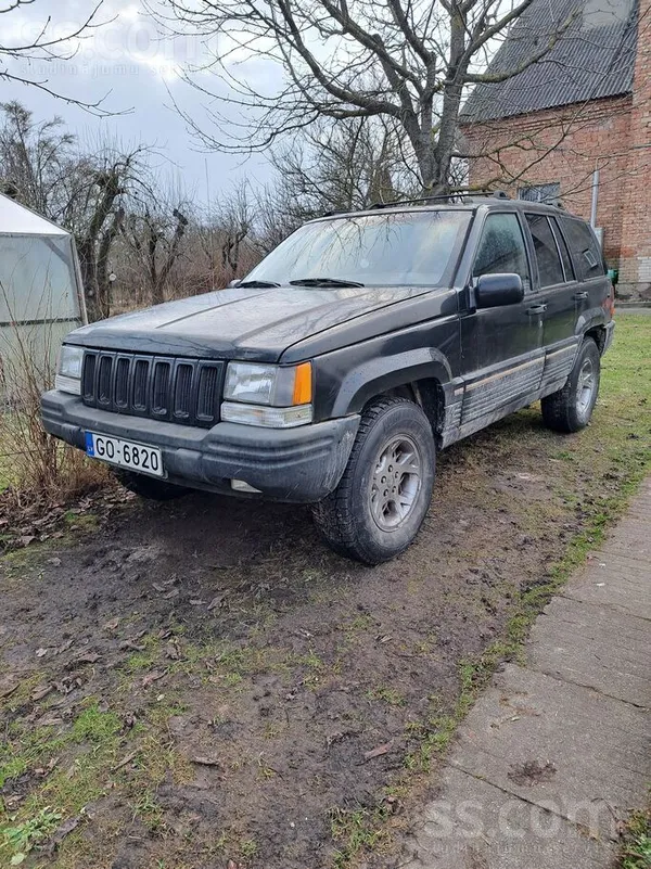 Jeep Pārdodu jeepu tādu kāds ir , cena nedaudz apspriež
