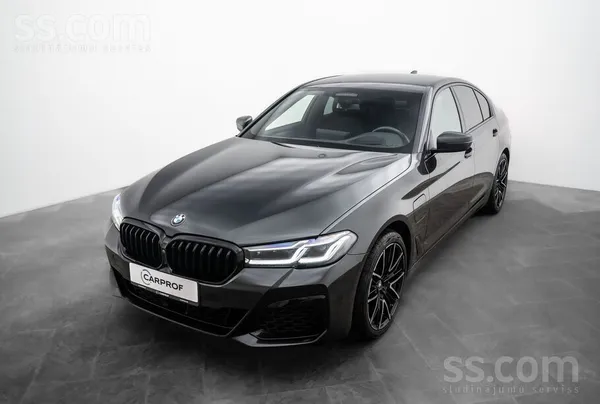 BMW 530 e xDrive M-Sportpakett.
Bmw 530e xDrive ir grezns un bagātīgi ap