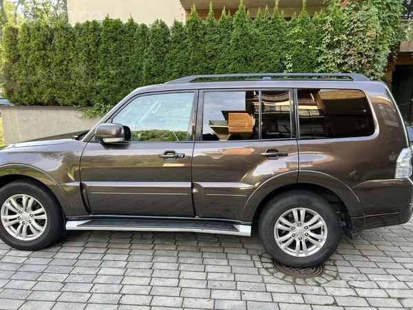 Mitsubishi Vācijā tika iegādāta jauna automašīna. Oriģināls n