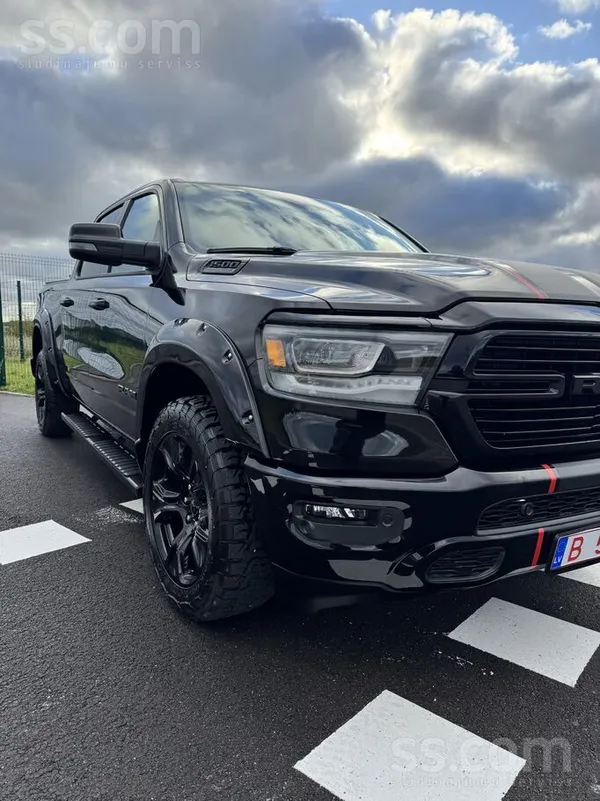 Dodge RAM 2023, 5.7 benzīns, Automāts, Pikaps, Melns — Latvijā