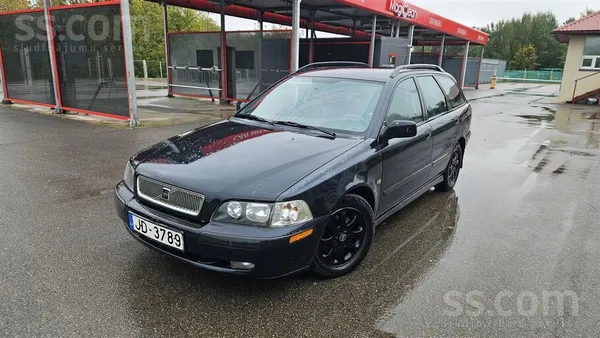 Volvo V40 2001, 1.9D dīzelis, Manuāls, Universāls, Melns — Latvijā