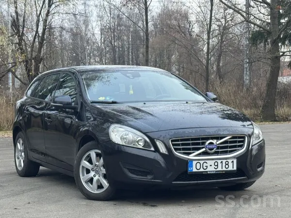 Volvo V60 D4, 2.0 dīzelis, 120kW, 6 ātrumu pārnesumkārba. 
Degvielas patēri